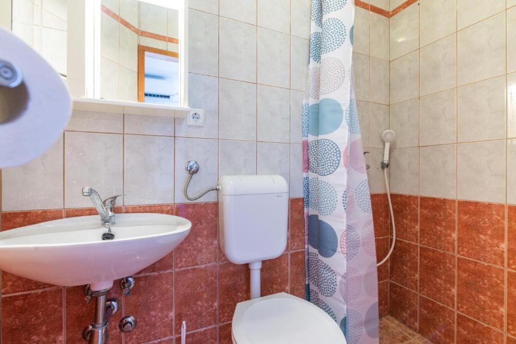Rooms & Studio Apartments By The Way Baska  Luaran gambar