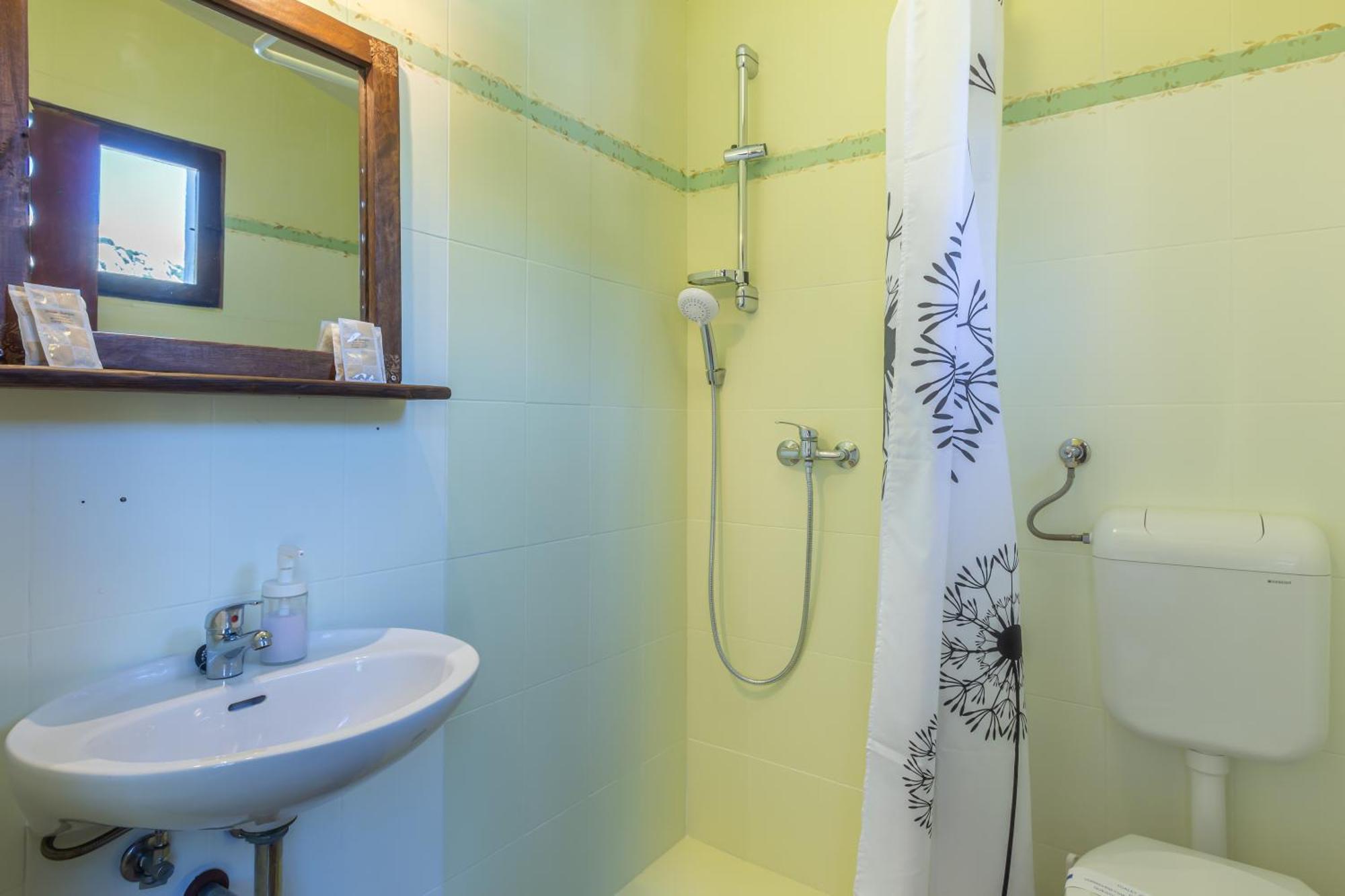 Rooms & Studio Apartments By The Way Baska  Luaran gambar